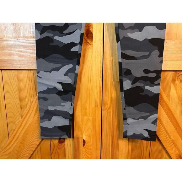 Wild Fable Gray and Black Camo High-Rise Legging Size Med NWT (4687) - Picture 2 of 7
